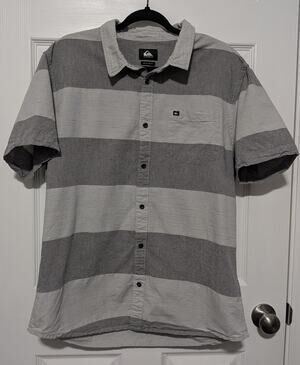Quiksilver Men's Sz Large Gray Two-Tone Broad Stripe Short Sleeve Button Up Surf